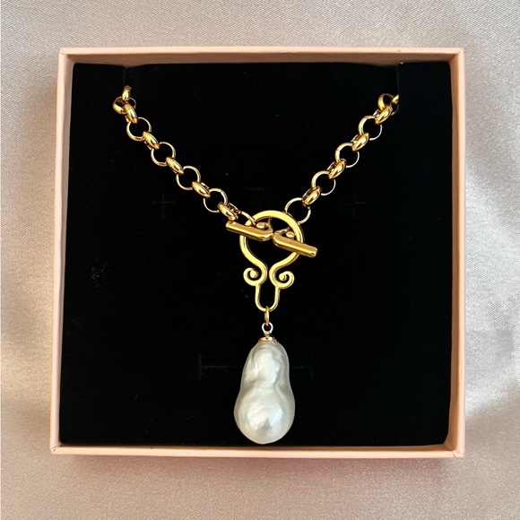 Baroque Toggle Clasp Pendant Stainless Steel Necklace 18k Gold Plated. - Picture 2 of 5